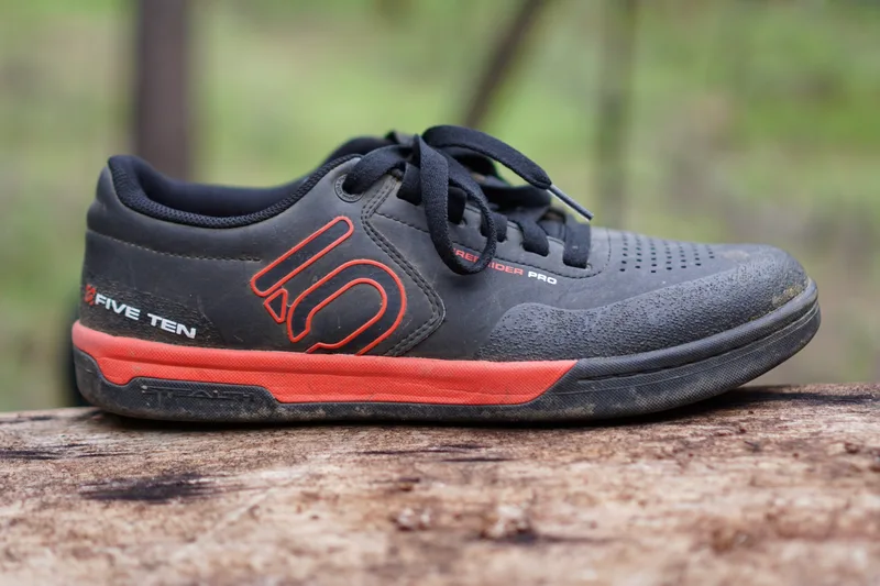 Five Ten Freerider Pro Flat-Pedal-Schuh mit steifem Sohlenprofil.